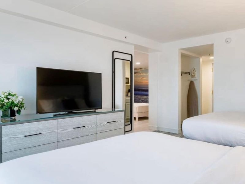 Hotel Bethany Beach Dresser